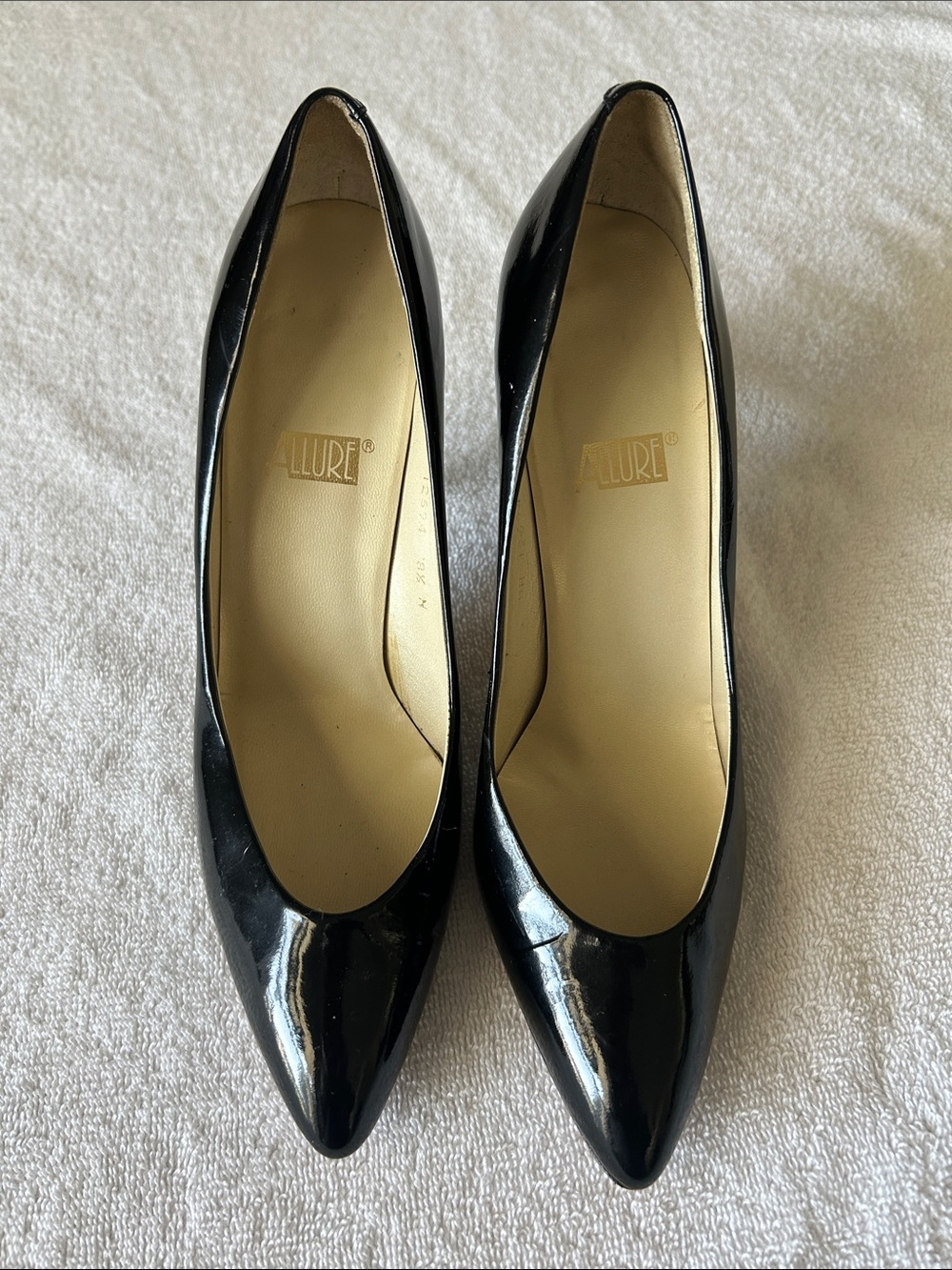 Allure Black Patent Pointed Toe Pumps - Women’s Classic Heel, Size 8.5.